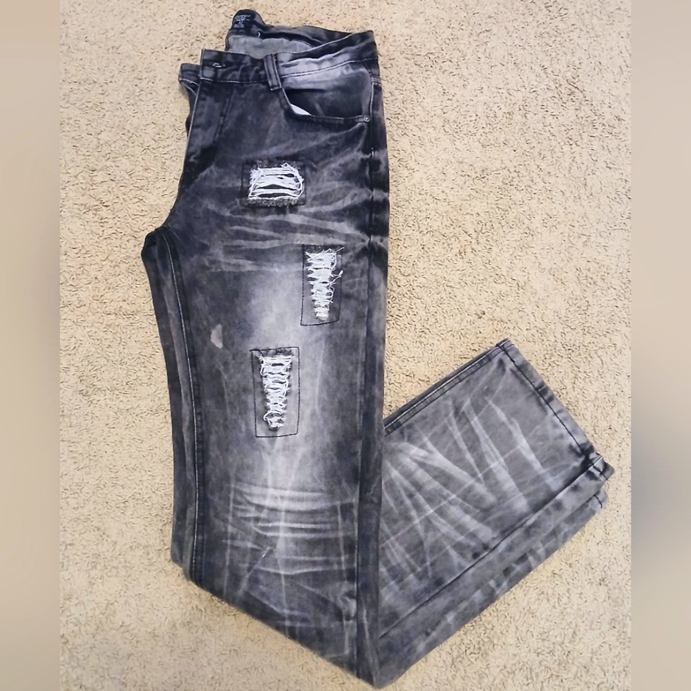 Distressed Ripped Jeans (Men's Jeans)